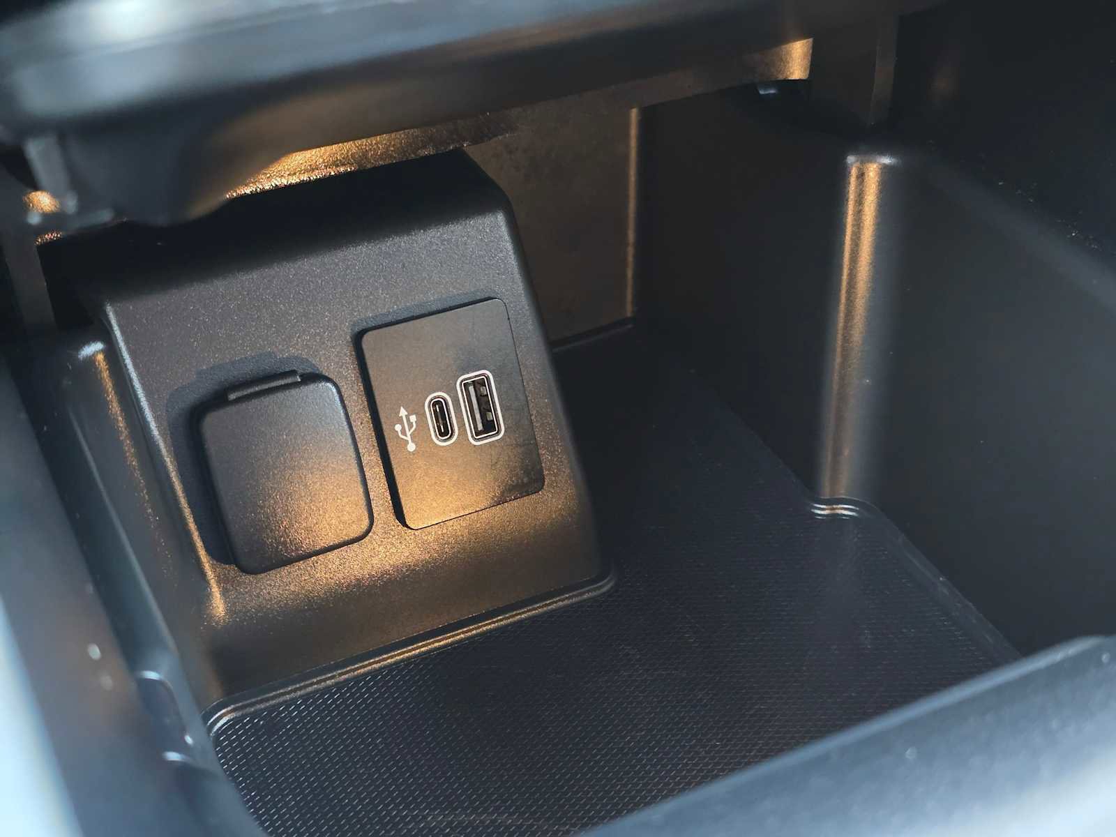 Used 2025 Ford Explorer Active image 33