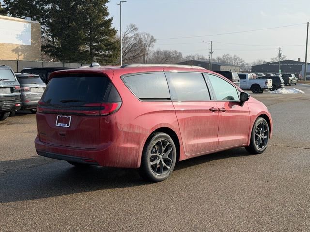 New 2026 Chrysler Pacifica Select image 2
