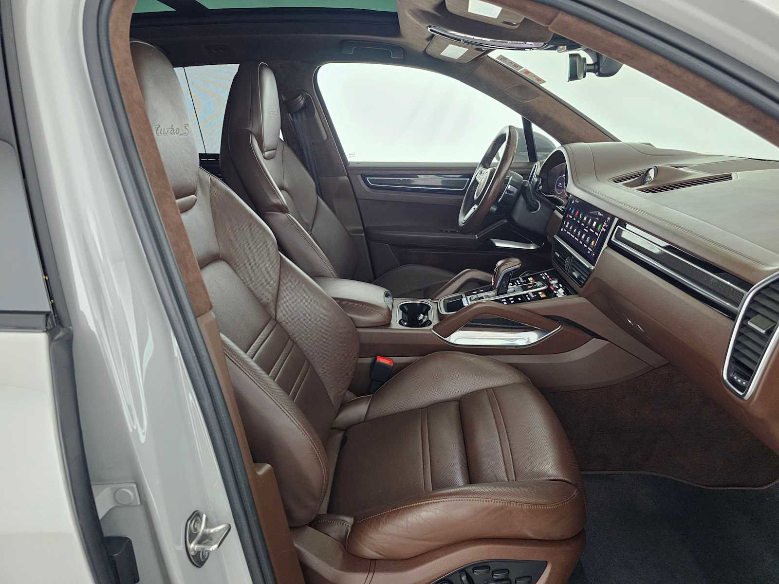 Used 2022 Porsche Cayenne Turbo S w/ Assistance Package image 10