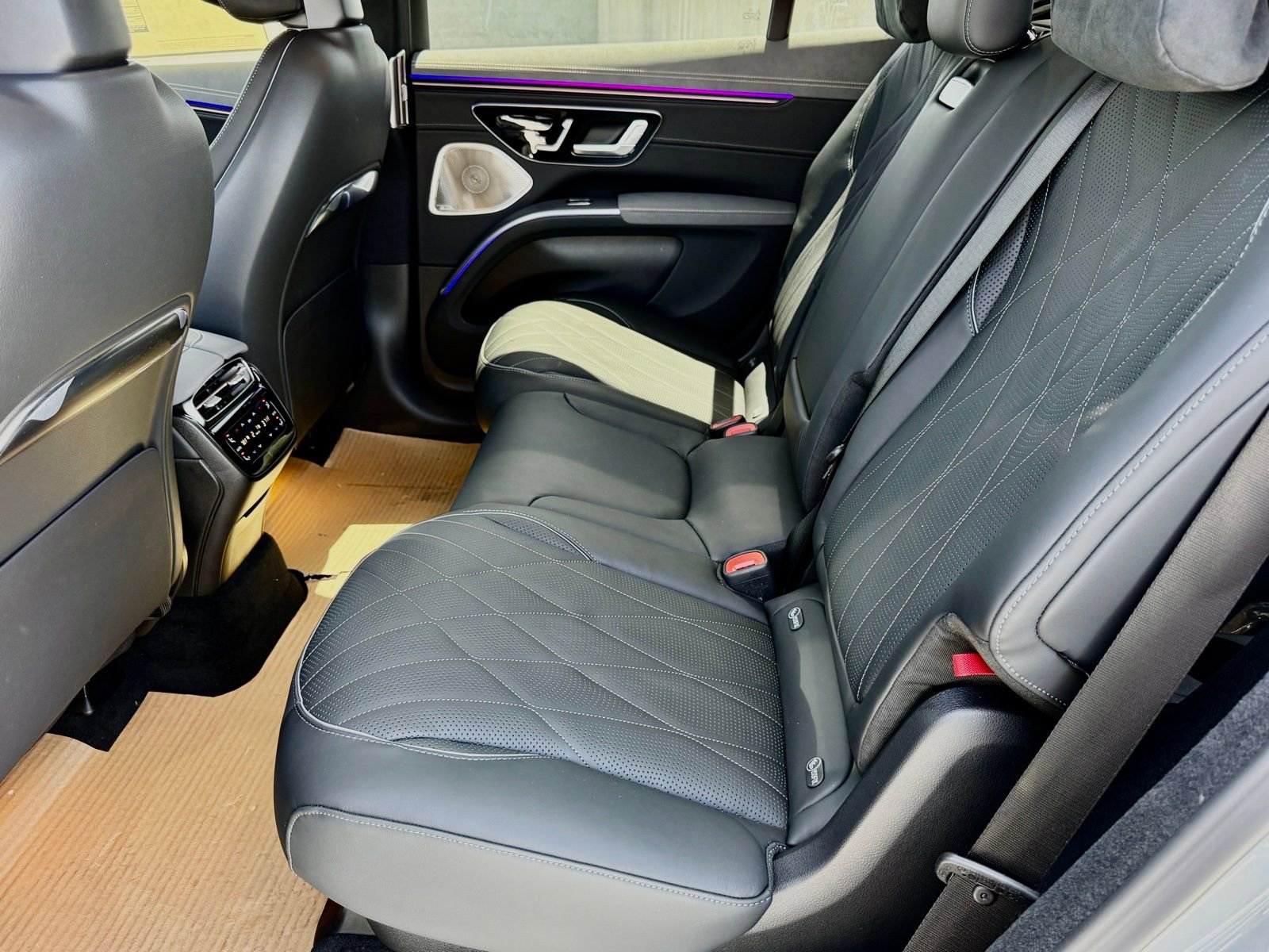 New 2026 Mercedes-Benz EQS 550 4MATIC SUV image 29
