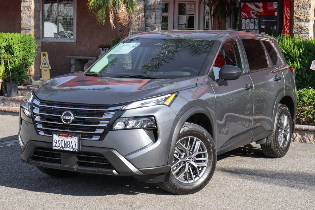 Used 2025 Nissan Rogue S image 4