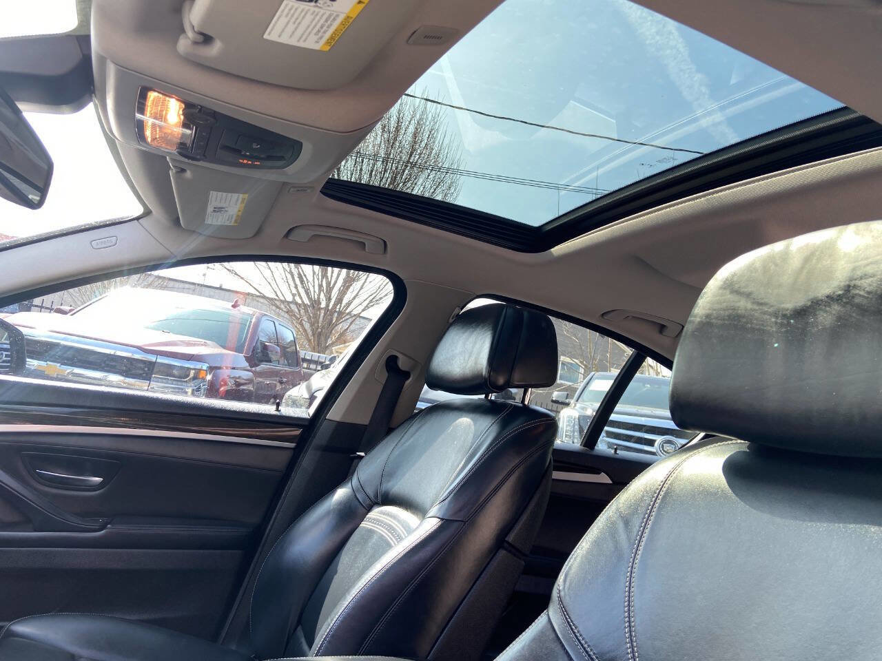 Used 2016 BMW 550i Sedan image 18