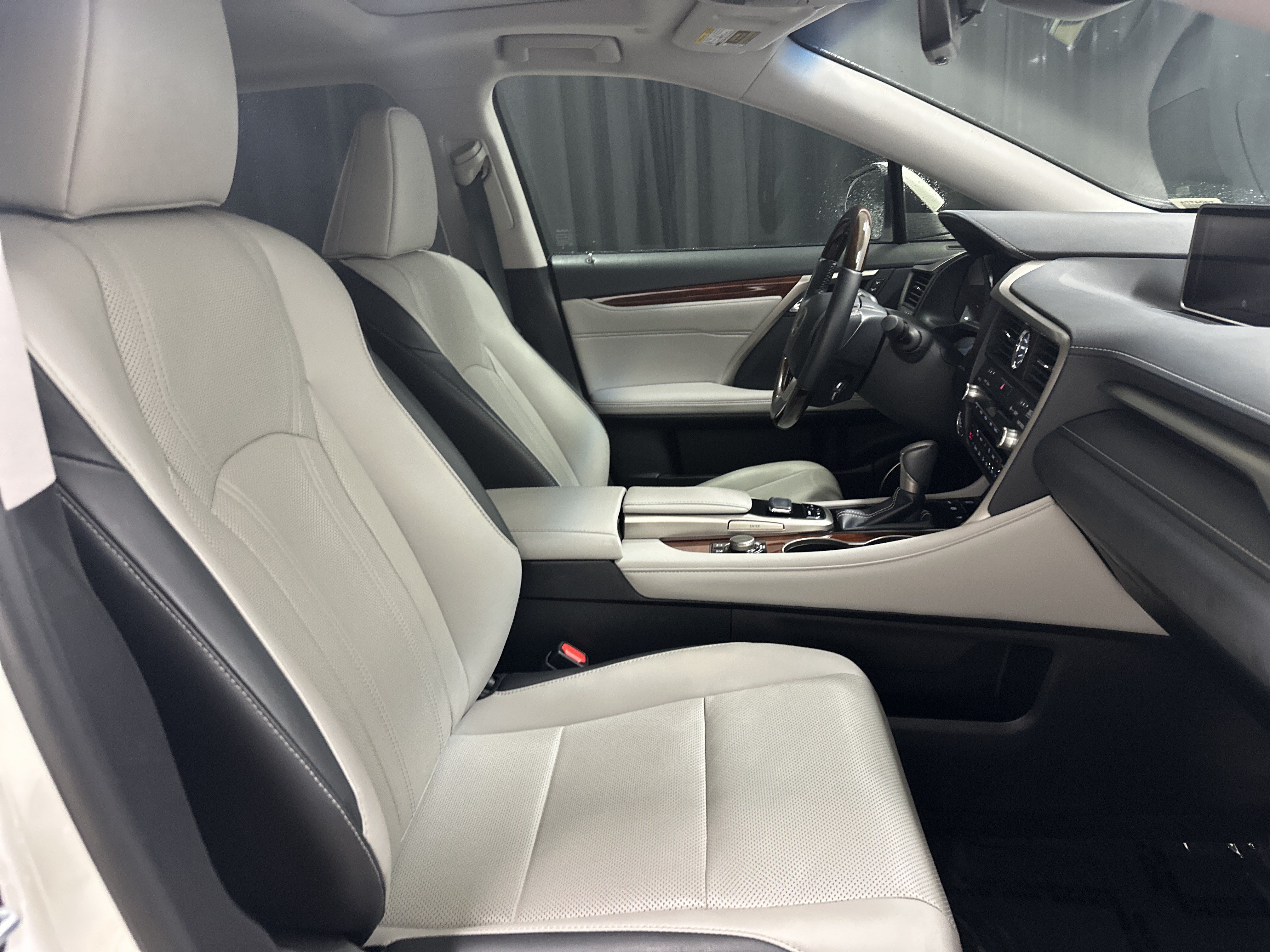 Used 2018 Lexus RX 350L AWD w/ Premium Package image 34