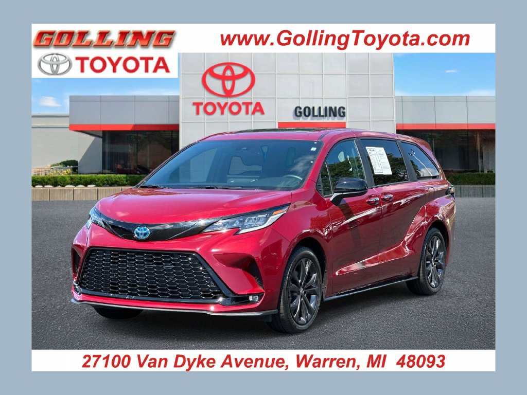 Used 2025 Toyota Sienna XSE FWD image 1