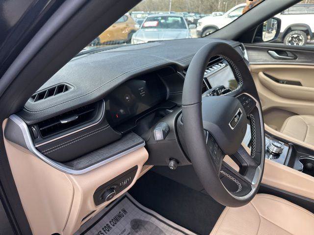 New 2025 Jeep Grand Cherokee Limited w/ Luxury Tech Group II image 15