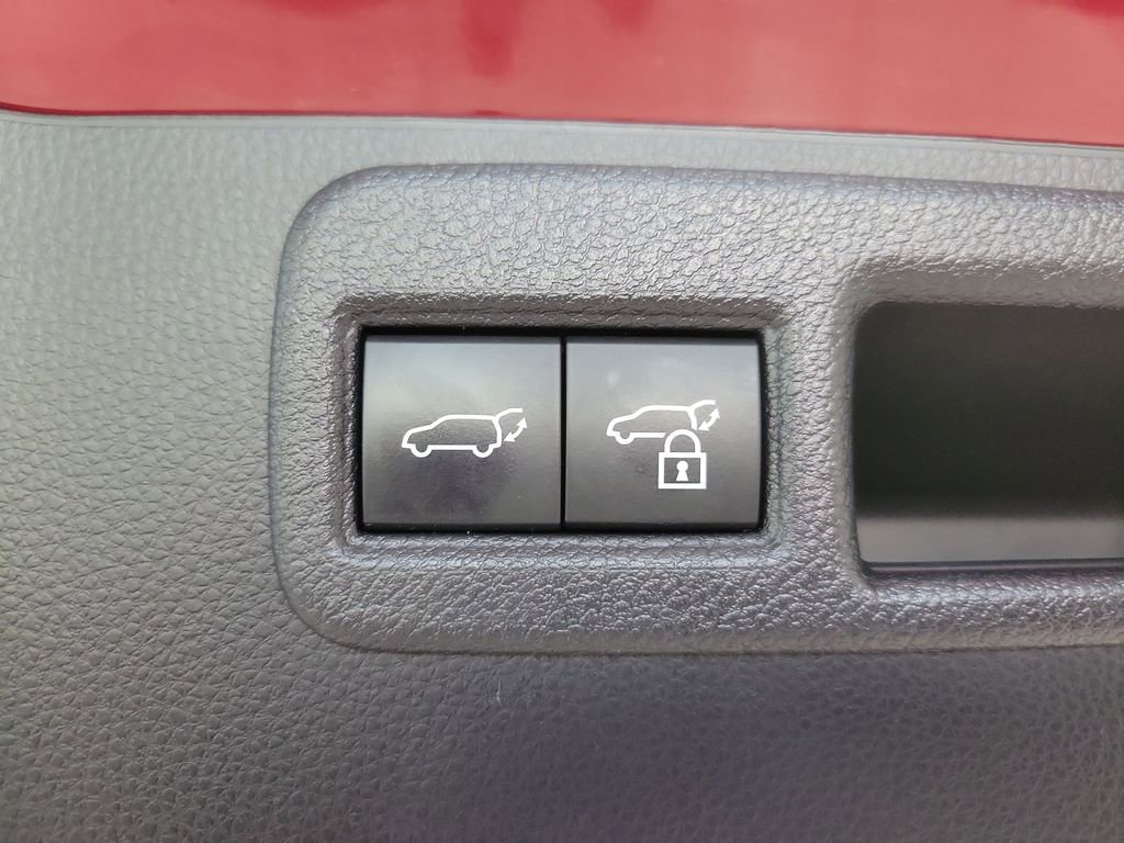 Used 2023 Toyota Venza XLE AWD/4WD image 16