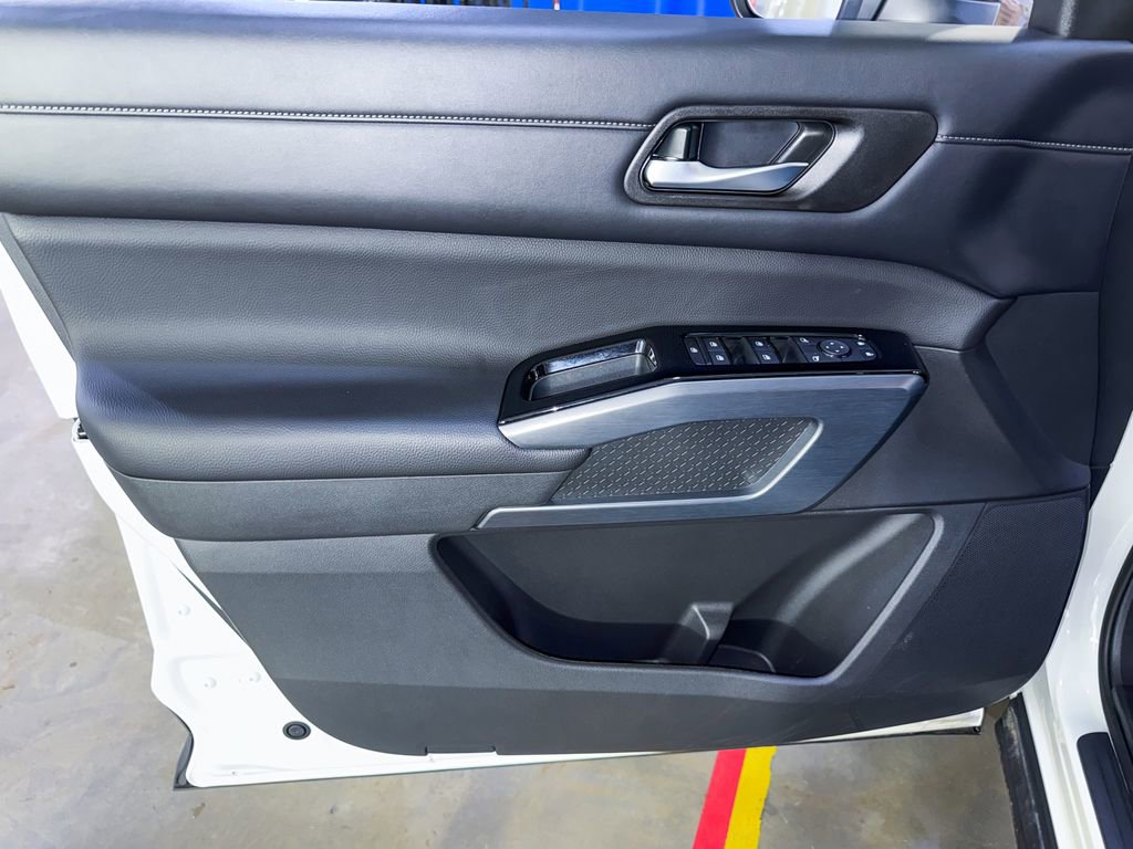 Certified 2024 Nissan Pathfinder SL image 45