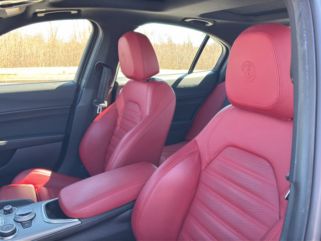 Used 2024 Alfa Romeo Giulia Veloce AWD/4WD image 16