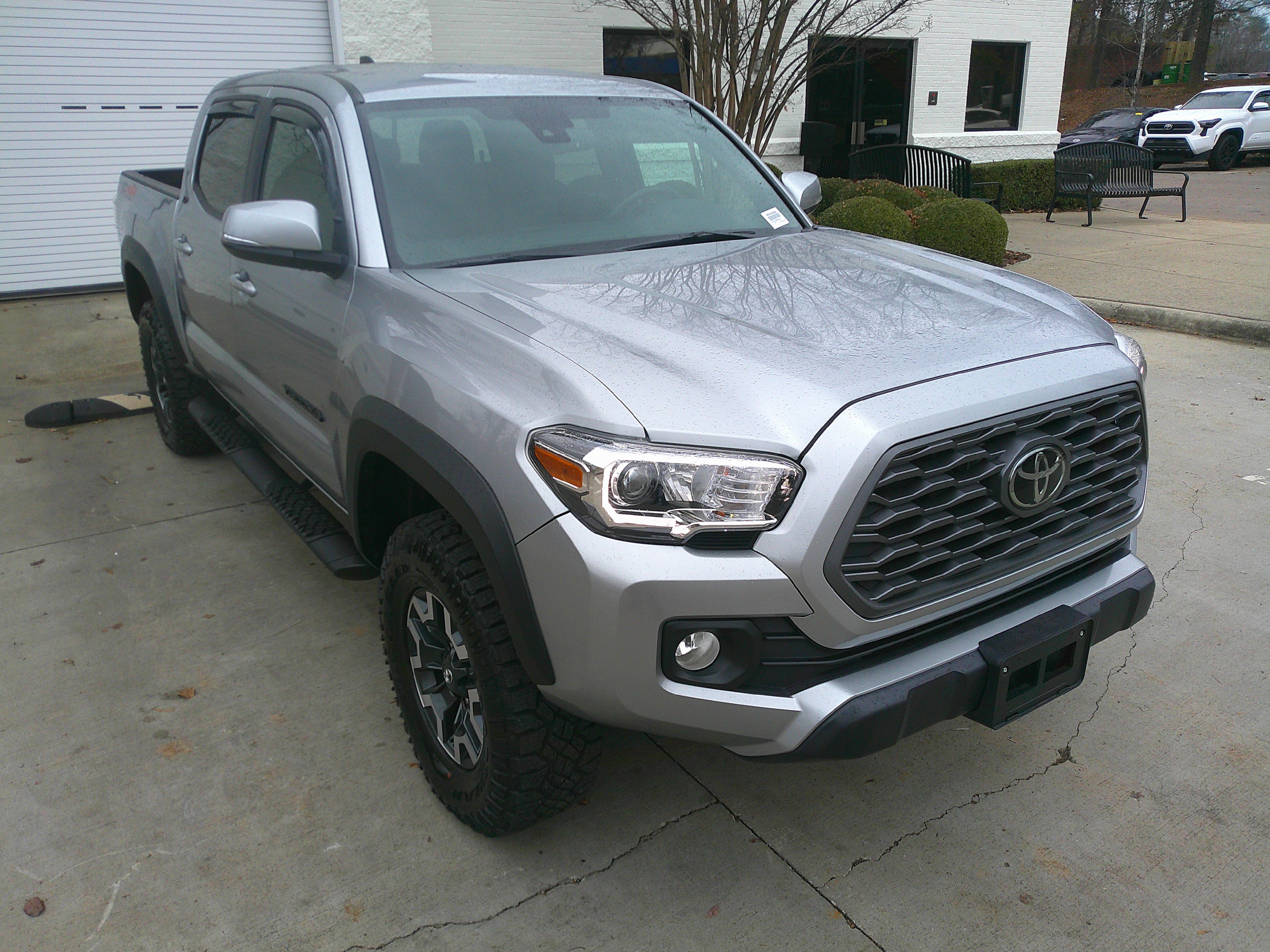 Used 2023 Toyota Tacoma TRD Off-Road image 2