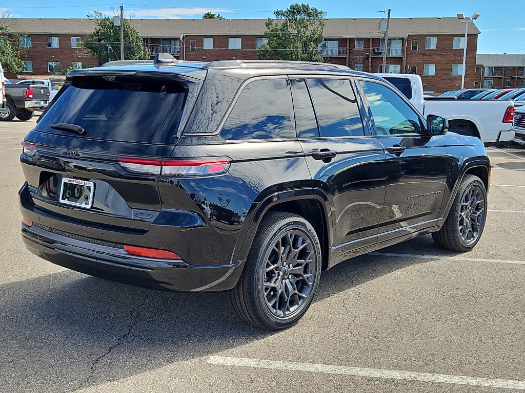 New 2027 Jeep Grand Cherokee Summit AWD/4WD image 4