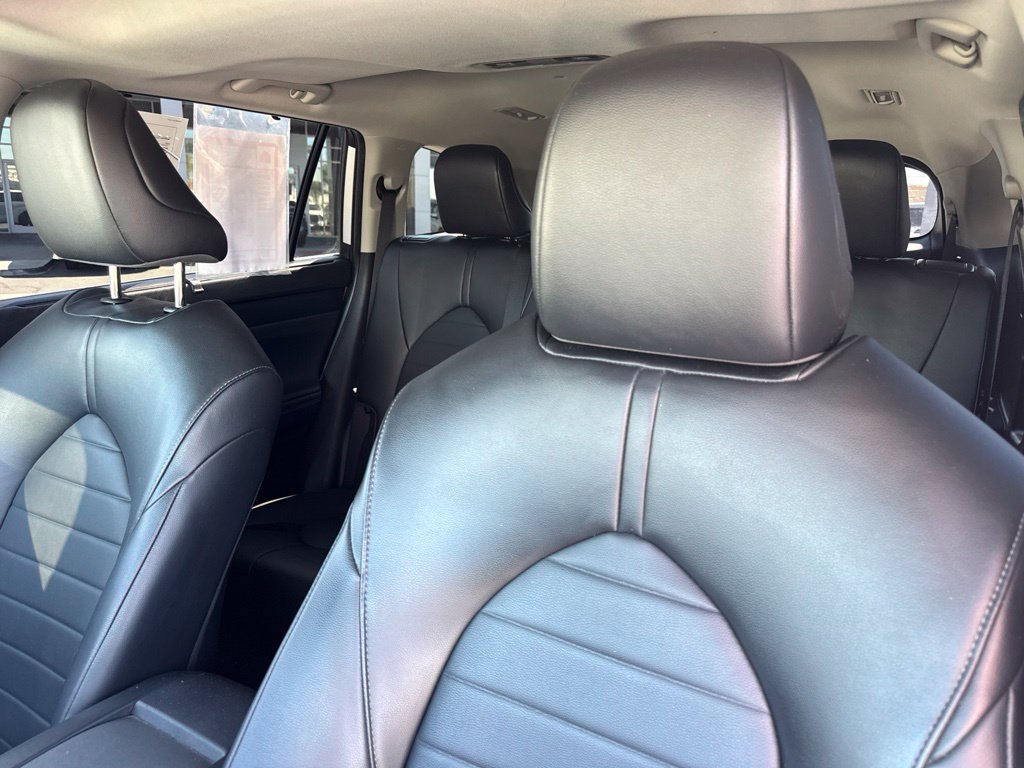 Used 2022 Toyota Highlander XLE FWD image 21