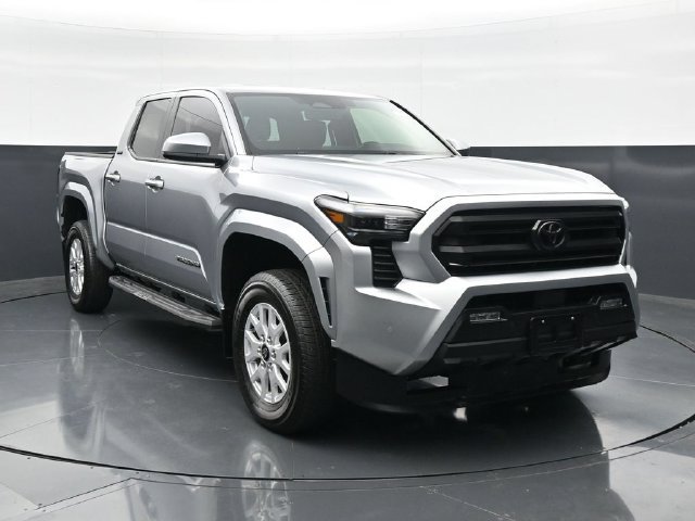 Used 2024 Toyota Tacoma SR5 AWD/4WD image 4