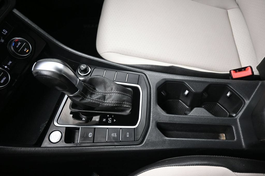 Used 2019 Volkswagen Jetta R-Line w/ R-Line Cold Weather Package FWD image 22