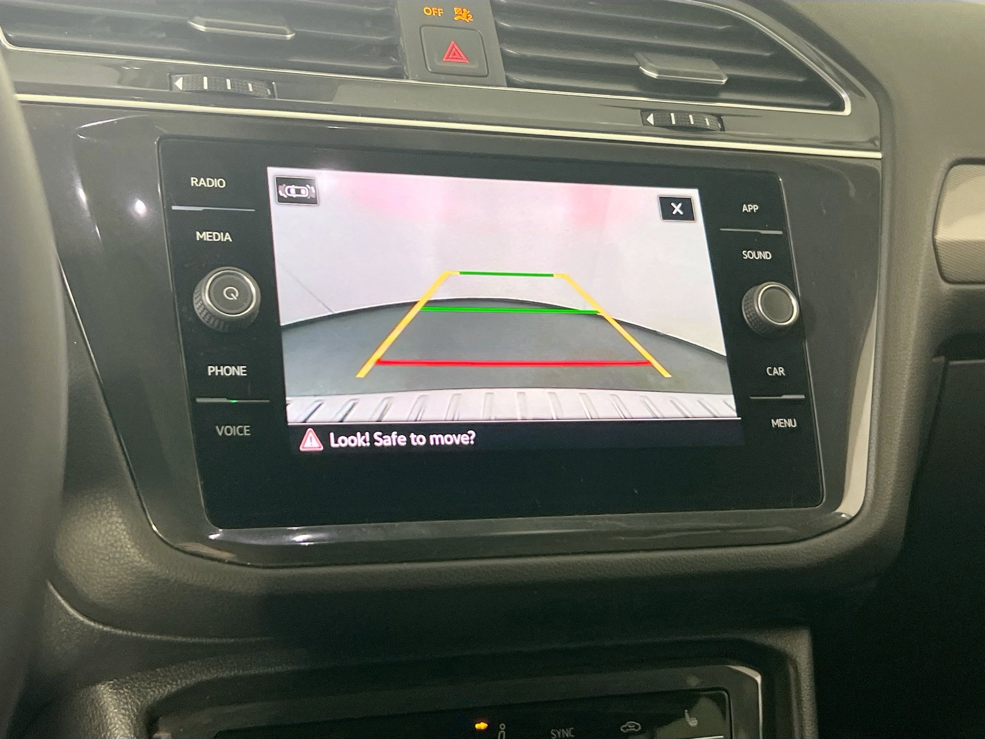 Used 2022 Volkswagen Tiguan SE AWD/4WD image 13