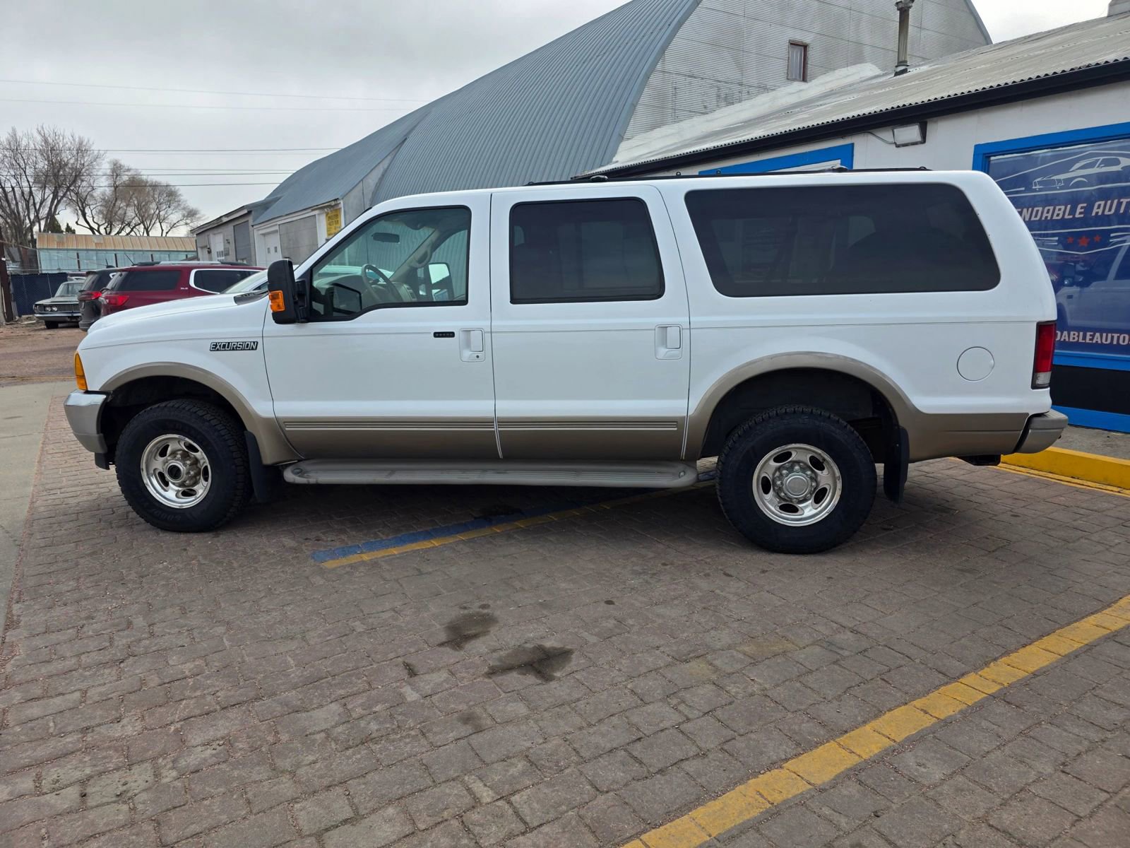 Used 2000 Ford Excursion Limited image 11
