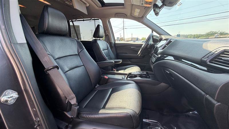 Used 2017 Honda Pilot Touring image 36
