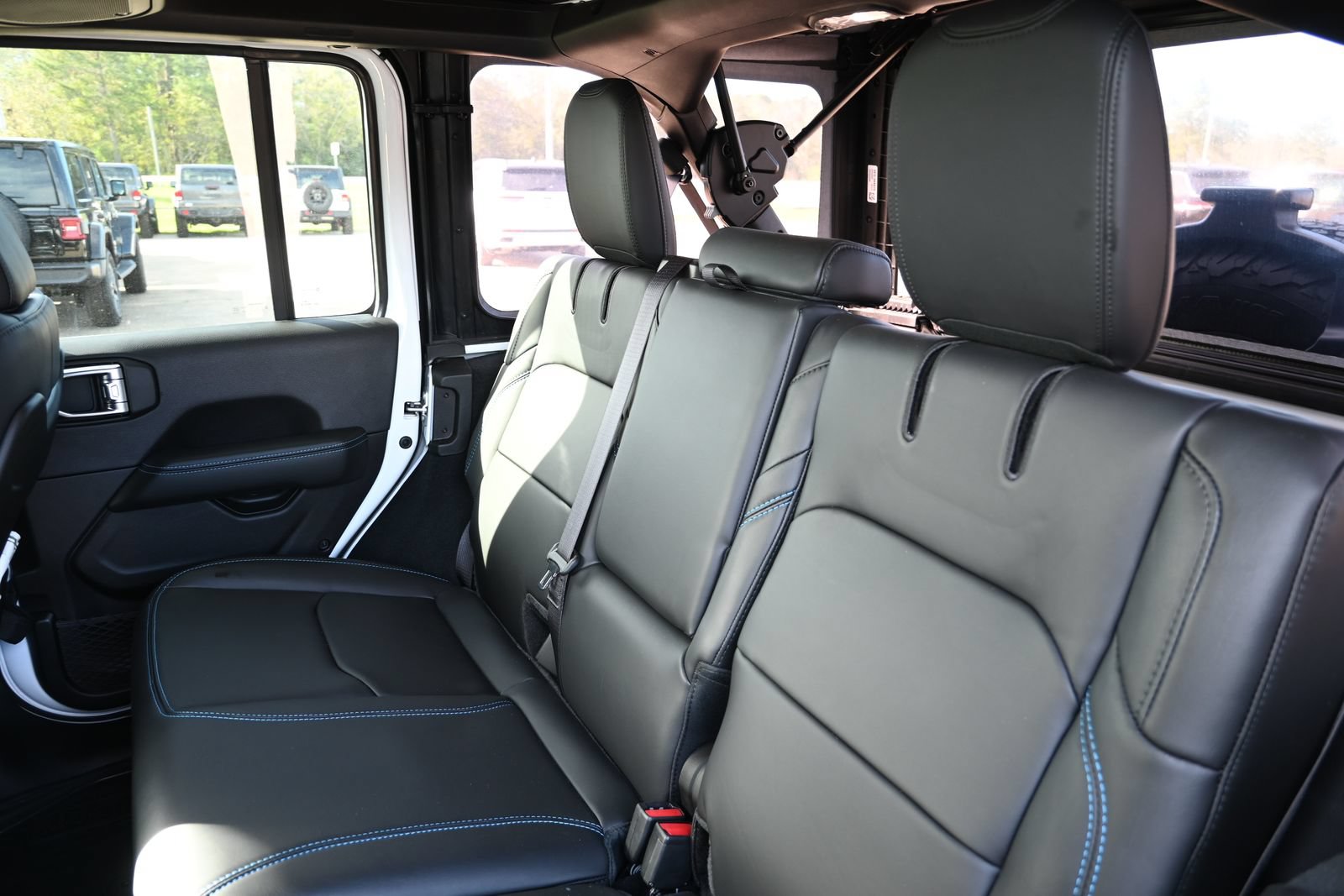 New 2025 Jeep Wrangler Unlimited Rubicon 4xe w/ Safety Group AWD/4WD image 19