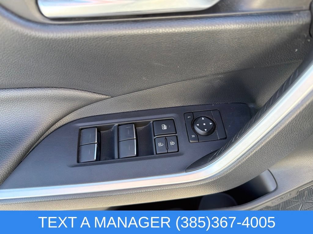 Used 2025 Toyota RAV4 SE AWD/4WD image 17