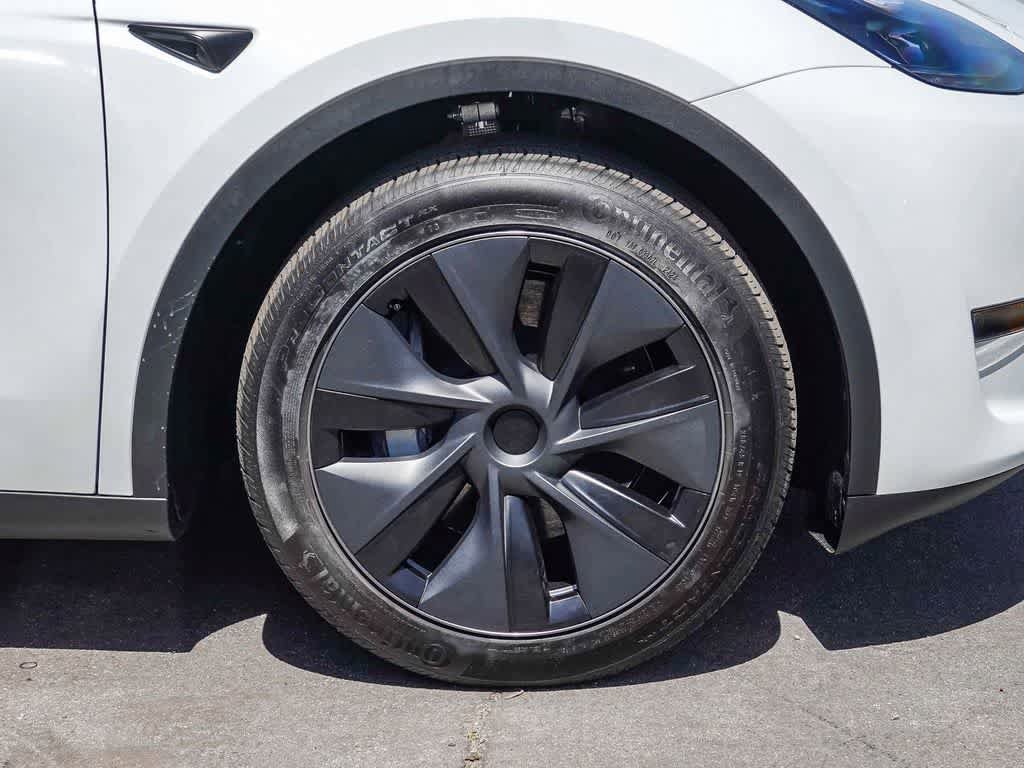 Used 2024 Tesla Model Y Long Range AWD/4WD image 10