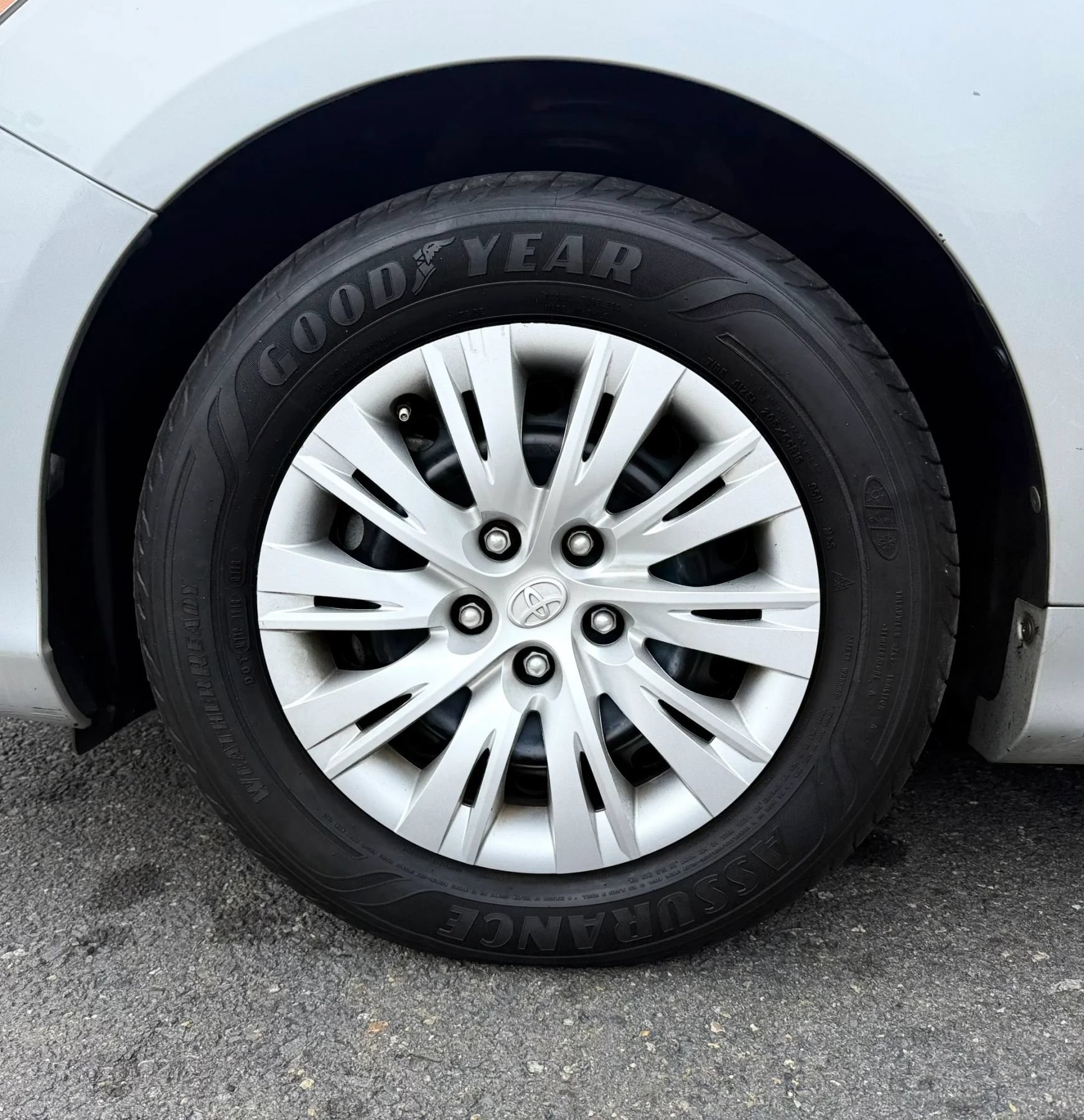 Used 2014 Toyota Camry LE FWD image 45