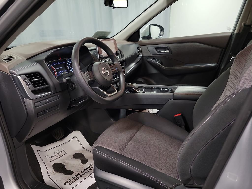 Used 2023 Nissan Rogue SV image 12