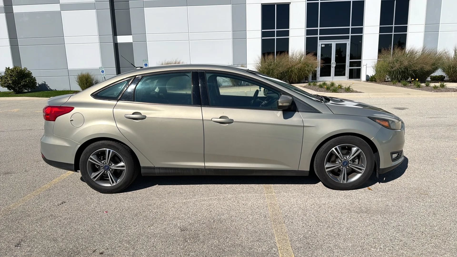 Used 2016 Ford Focus SE FWD image 4