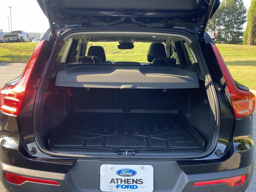 Used 2024 Volvo XC40 B5 Plus AWD/4WD image 7
