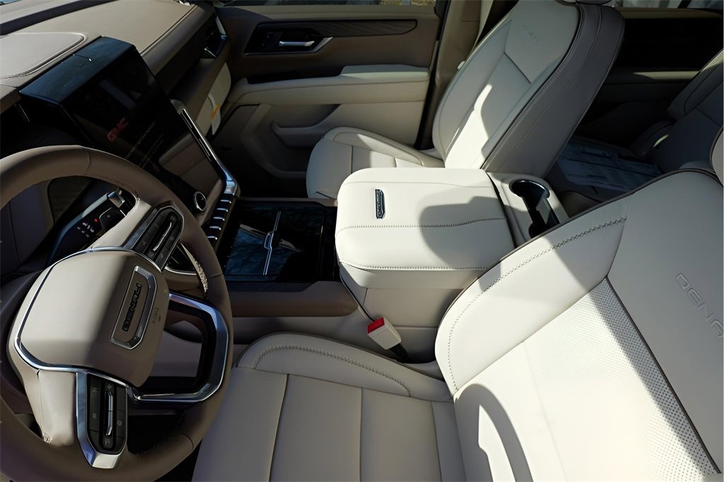New 2026 GMC Yukon Denali w/ Sun & Power Step Package image 9