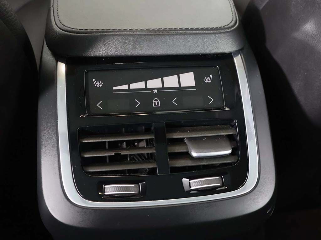 Used 2025 Volvo XC90 B5 Plus AWD/4WD image 55