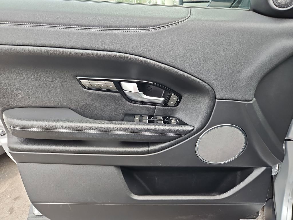 Used 2019 Land Rover Range Rover Evoque image 27