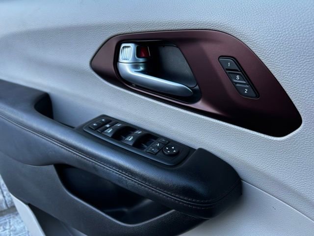 Used 2020 Chrysler Pacifica Limited w/ Tire & Wheel Group image 11