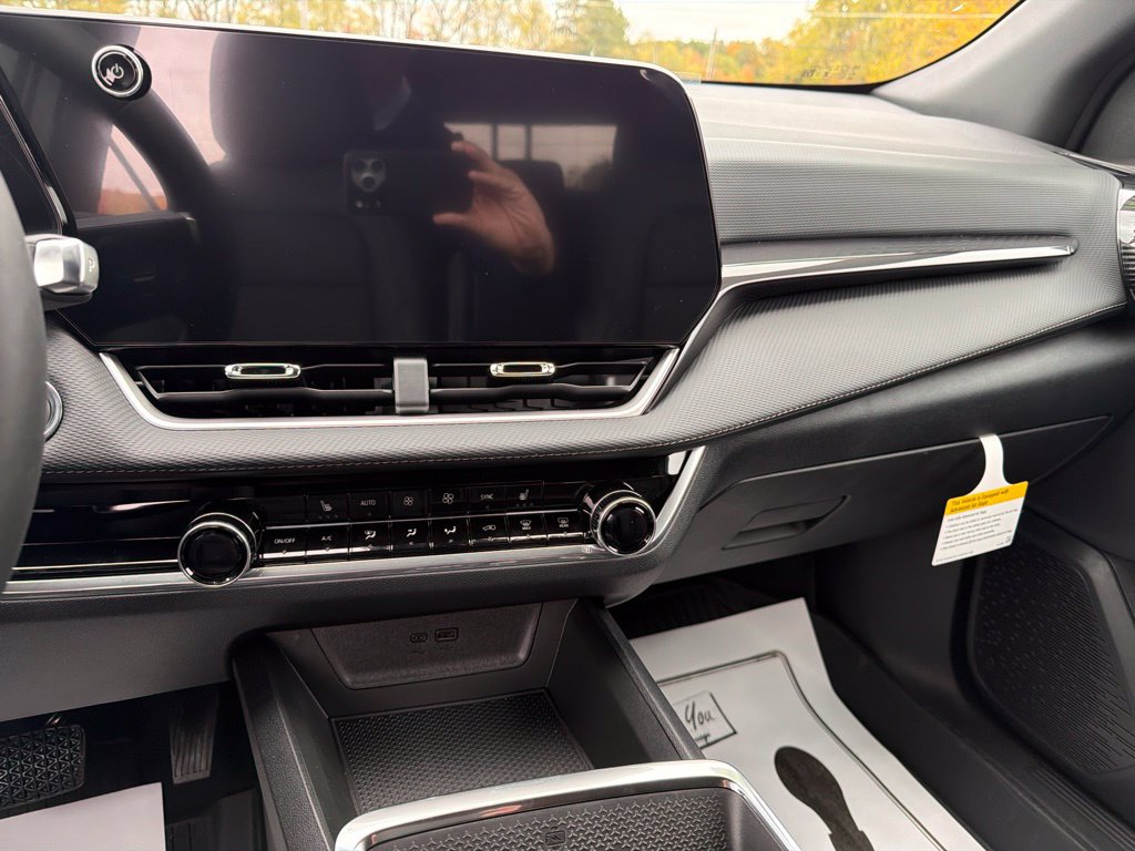 New 2027 Chevrolet Equinox LT w/ Convenience Package II FWD image 13