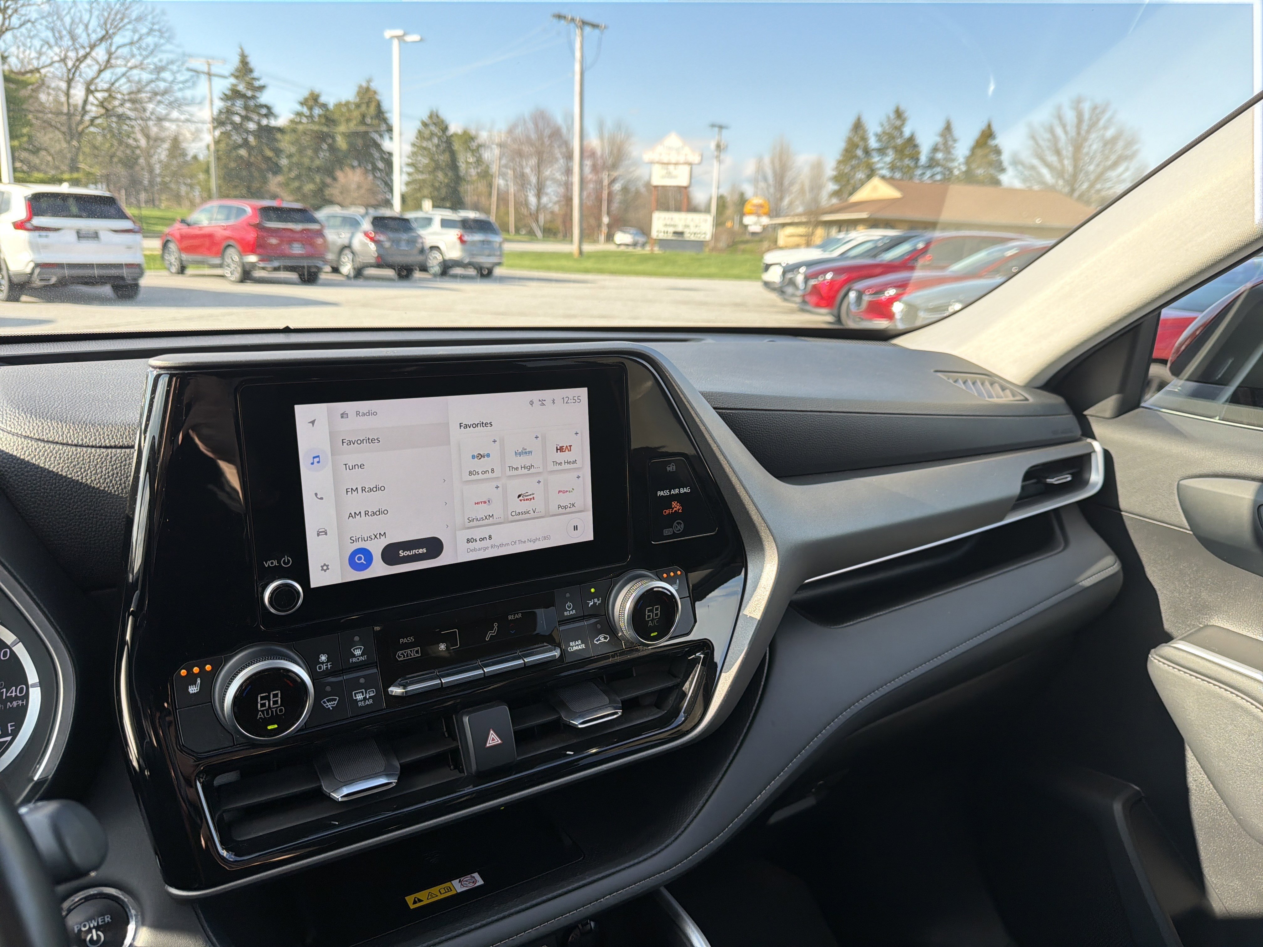 Used 2023 Toyota Highlander XLE AWD/4WD image 46