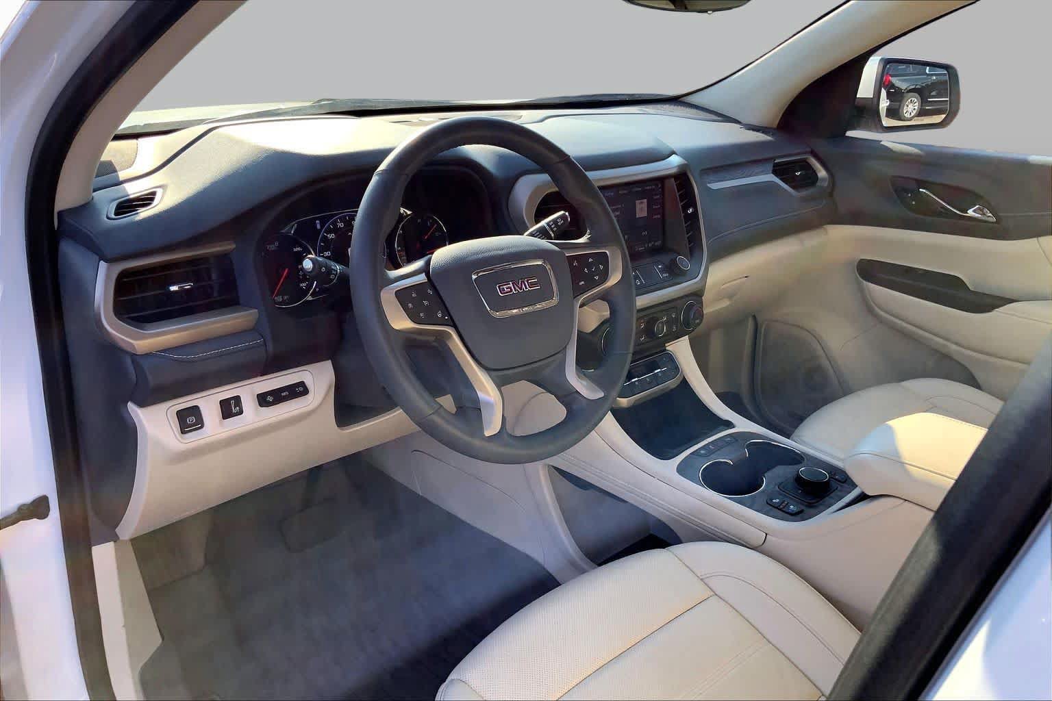 Used 2023 GMC Acadia Denali w/ Denali Ultimate Package AWD/4WD image 16