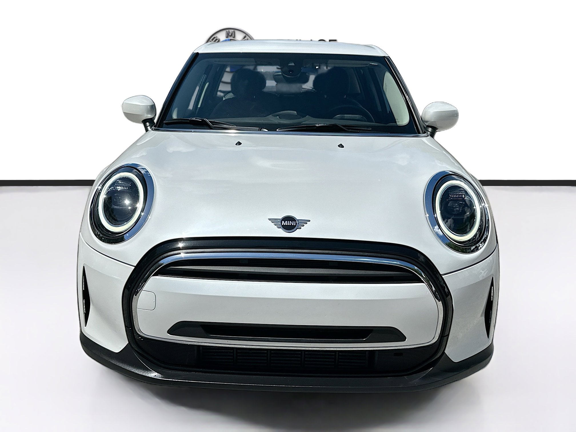Used 2024 MINI Cooper 4-Door Hardtop image 2