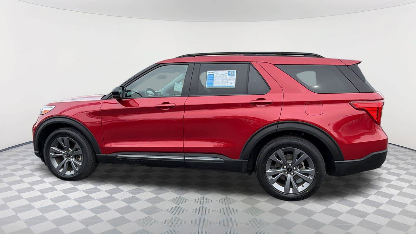 Used 2022 Ford Explorer XLT w/ Equipment Group 202A RWD image 8