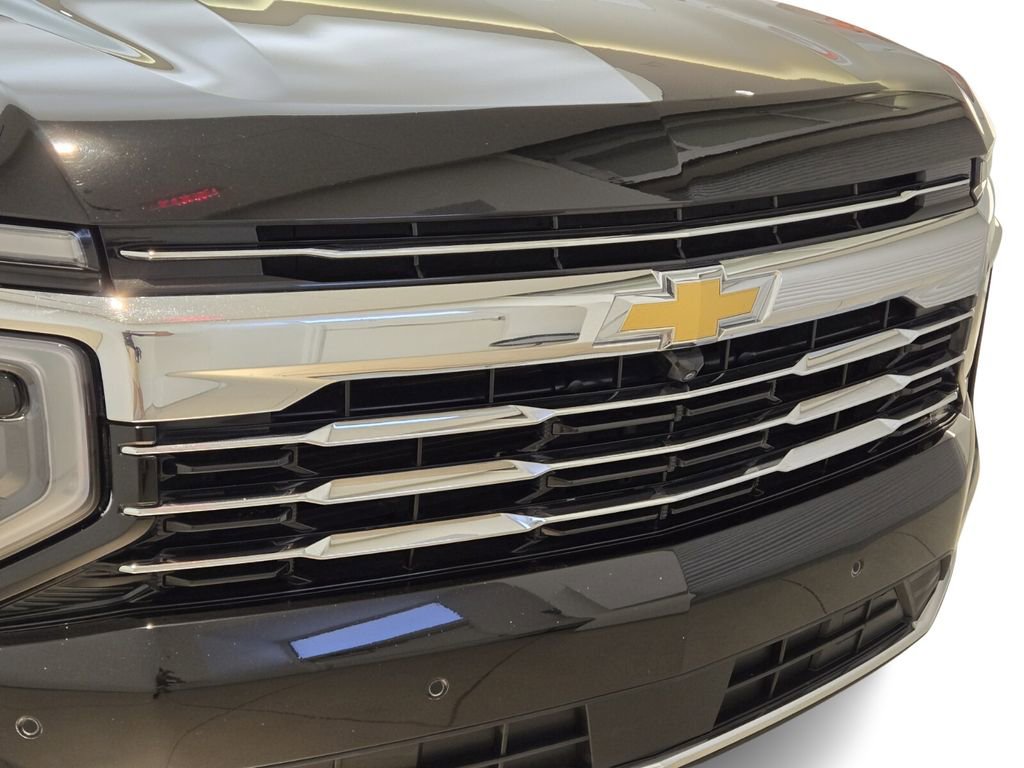 Used 2025 Chevrolet Suburban LT AWD/4WD image 4