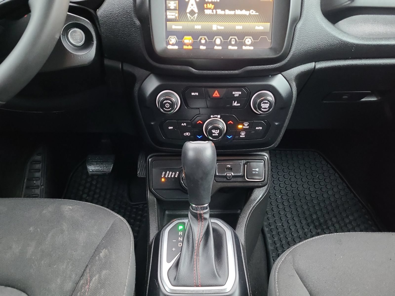 Used 2023 Jeep Renegade Trailhawk AWD/4WD image 11