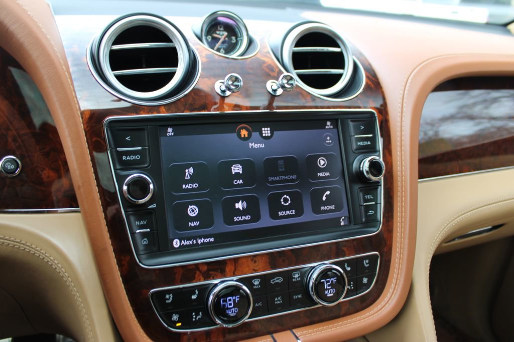 Used 2018 Bentley Bentayga AWD/4WD image 15