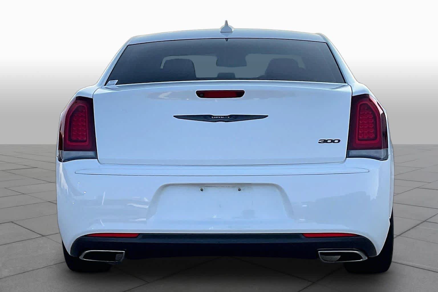 Used 2021 Chrysler 300 Touring w/ Sport Appearance Package RWD image 5