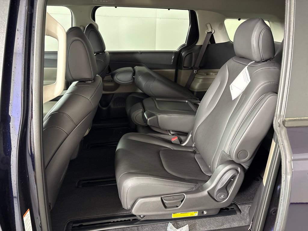 New 2026 Kia Carnival EX FWD image 24
