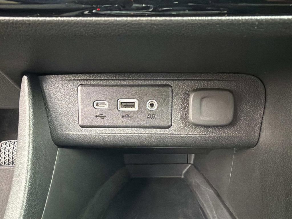 Used 2023 Buick Encore GX Select w/ Sport Touring Package image 29