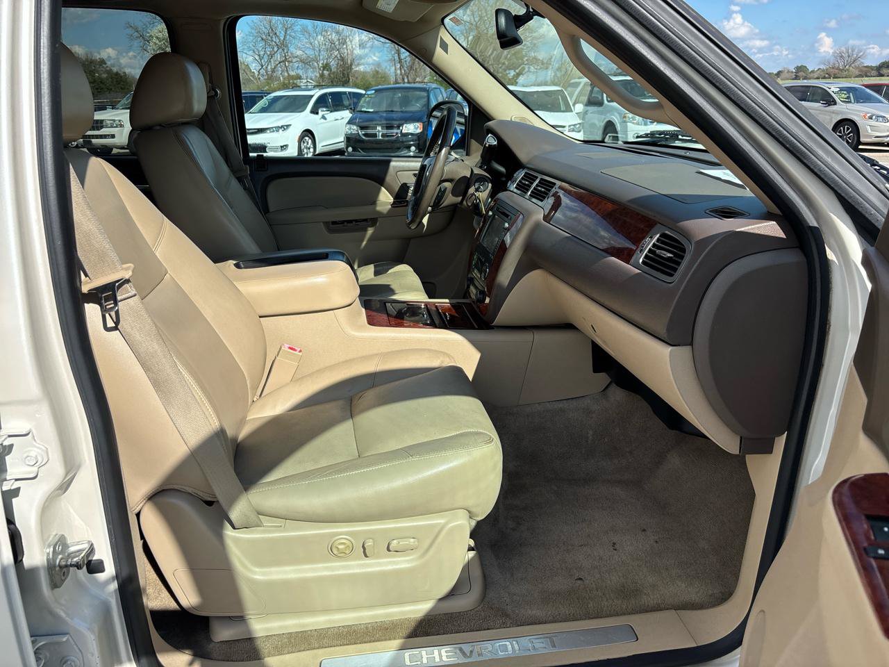 Used 2014 Chevrolet Suburban LTZ AWD/4WD image 25