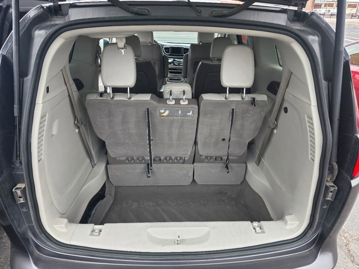 Used 2021 Chrysler Voyager Lxi FWD image 31
