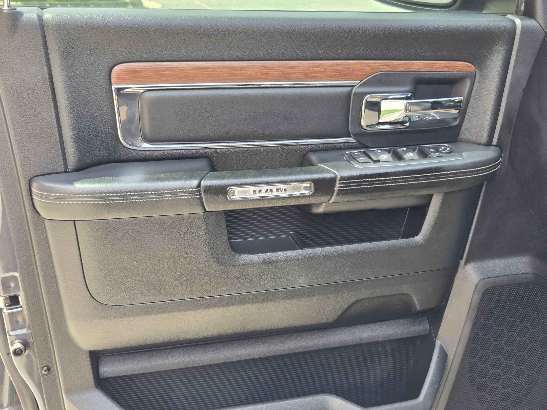 Used 2016 RAM 1500 Laramie w/ Convenience Group AWD/4WD image 20