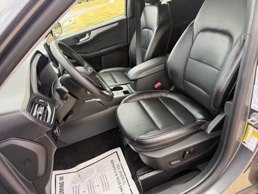 Used 2025 Ford Escape Platinum AWD/4WD image 14