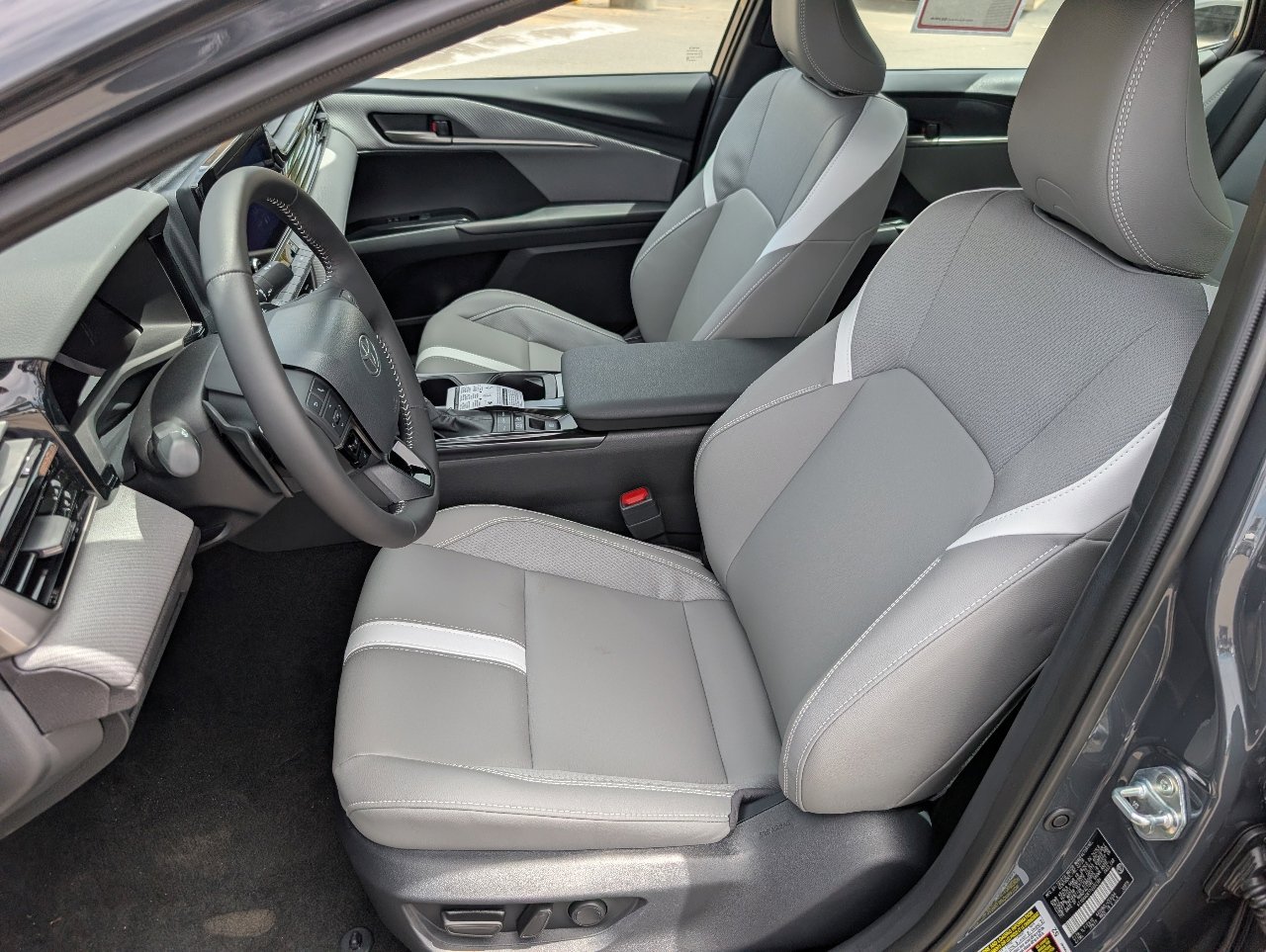 Used 2026 Toyota Camry SE w/ Convenience Package FWD image 2