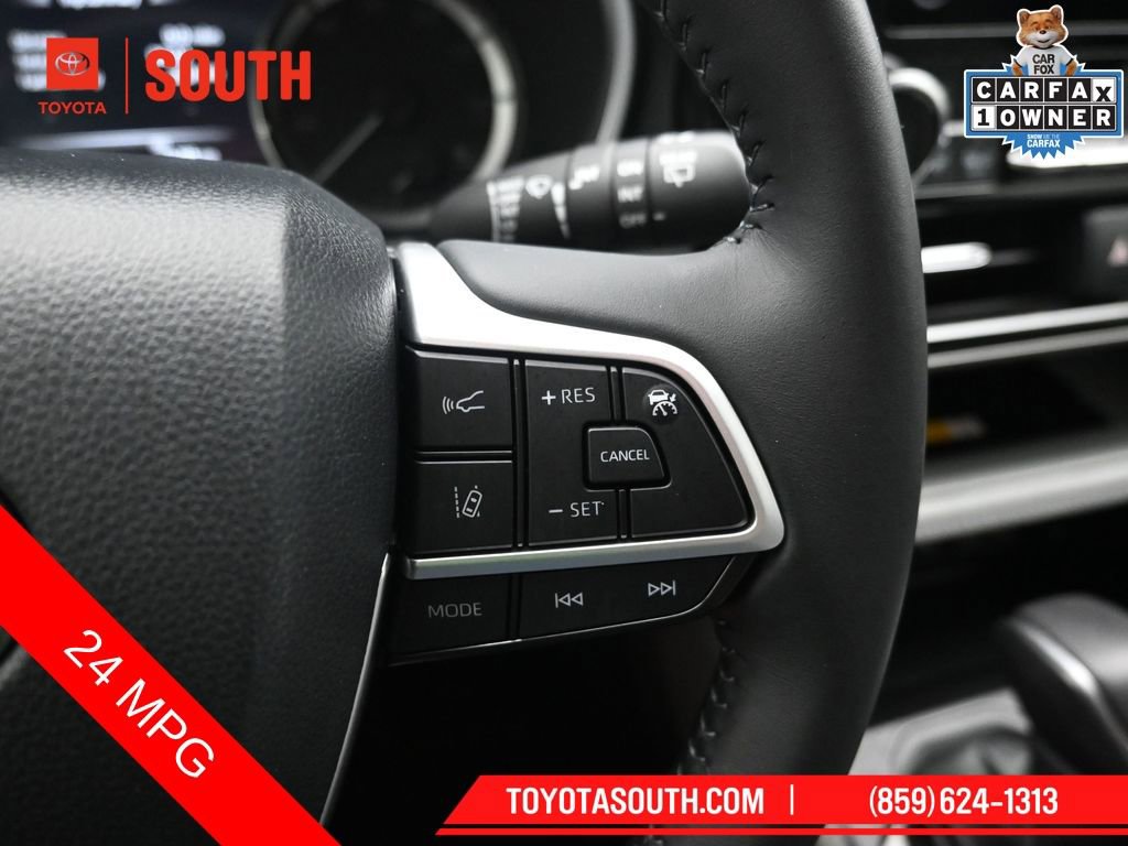 Used 2024 Toyota Highlander XLE AWD/4WD image 19