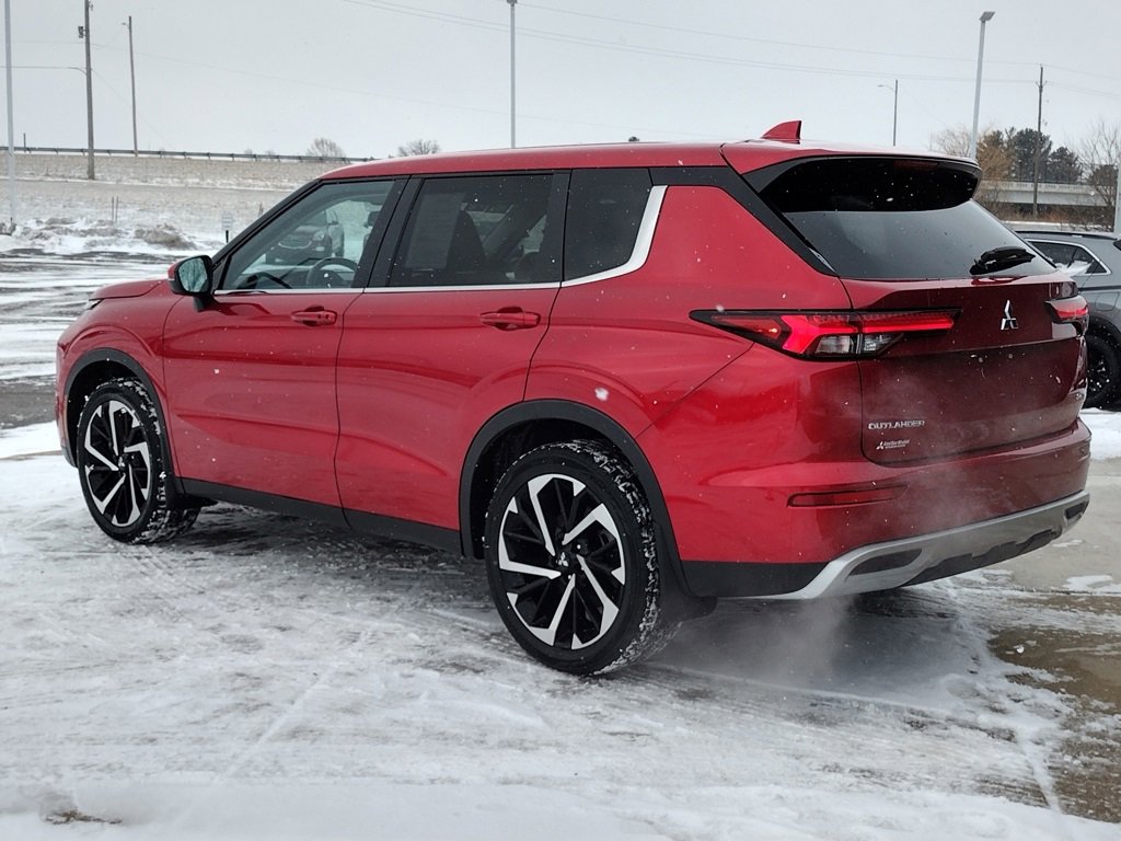 Used 2024 Mitsubishi Outlander SE Black Edition image 7