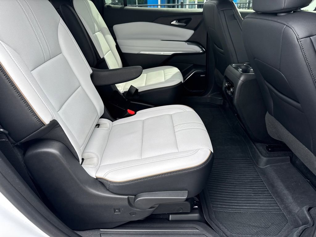 Used 2025 Chevrolet Traverse High Country image 16